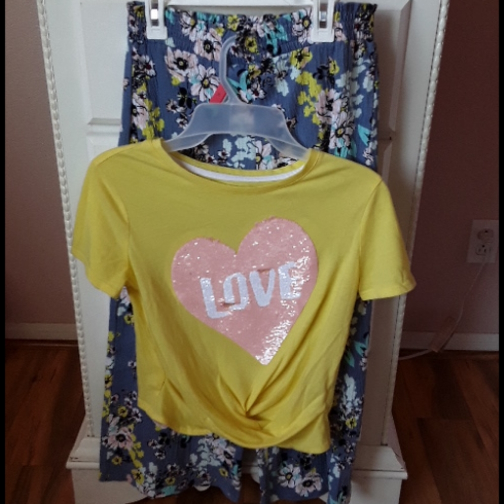 A reversible shirt with flower print leggings.